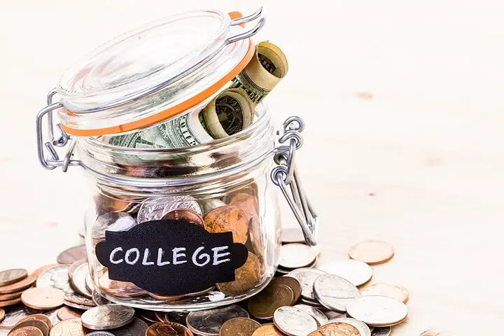 Saving Tips for Students When Studying Abroad