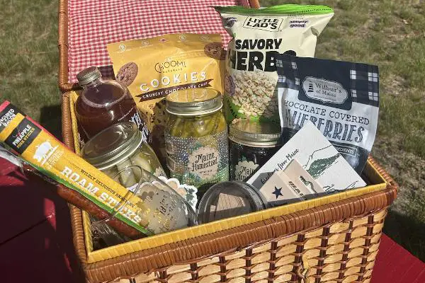 Win Maine Homestead's Bling & Bites Summer Giveaway