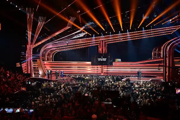 Win CMA Awards Live in Music City Giveaway