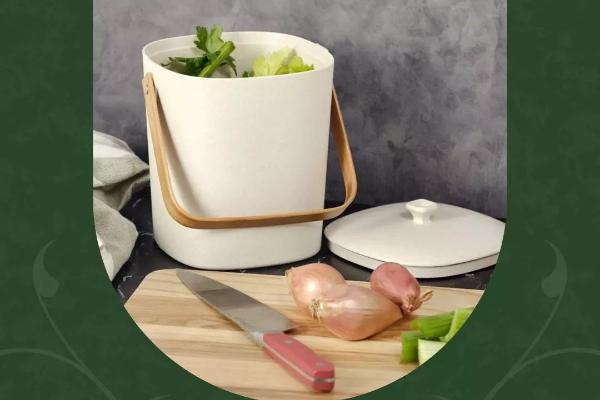 Win Eartheasy: Countertop Compost Keeper Giveaway