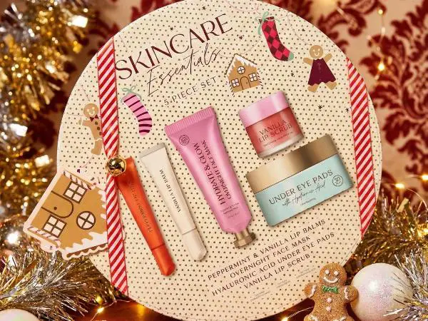 Win Skincare Essentials Holiday Glow Set Giveaway