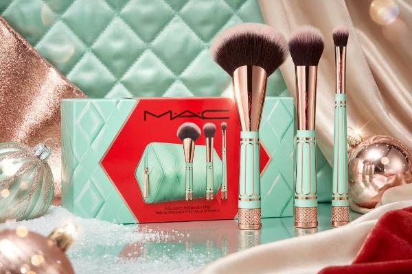 Win The Holiday Brush Set Giveaway