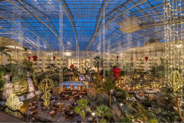 Win Nashville's Grand Holiday Escape Giveaway