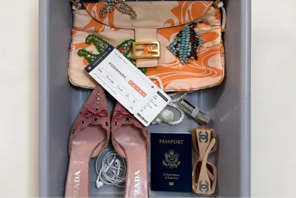 Win Poshmark: KAYAK Giveaway