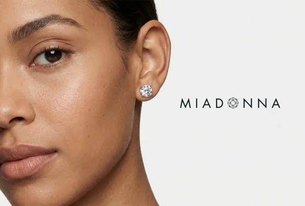 Win 4 CTW Lab Grown Diamond Stud Earrings in the MiaDonna Sparkling Studs Giveaway