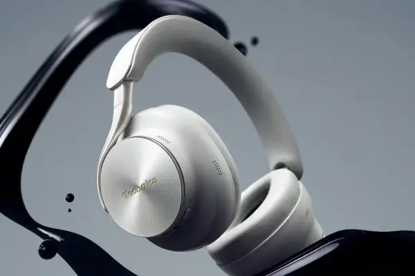Win Technics EAH-A1000 Headphones Giveaway